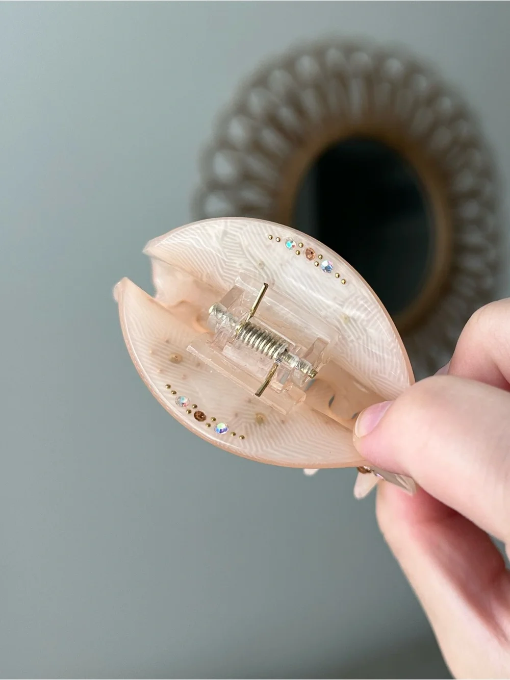 luna clip in peach